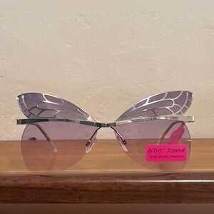 NWTS BETSEY JOHNSON Pink Butterfly Shaped Designer Sunglasses.